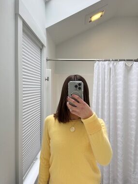 100% Cashemere Light Yellow Crewneck Sweater